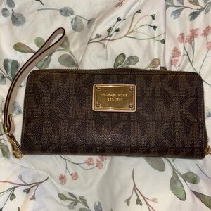 Michael Kors Zippered Wallet Wristlet